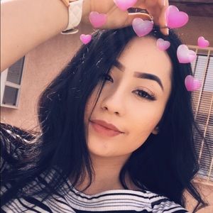 Meet your Posher, Cinthia